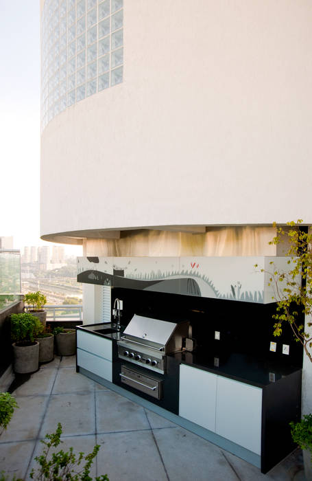 Duplex Cidade Jardim - São Paulo, Brunete Fraccaroli Arquitetura e Interiores Brunete Fraccaroli Arquitetura e Interiores Classic style balcony, porch & terrace