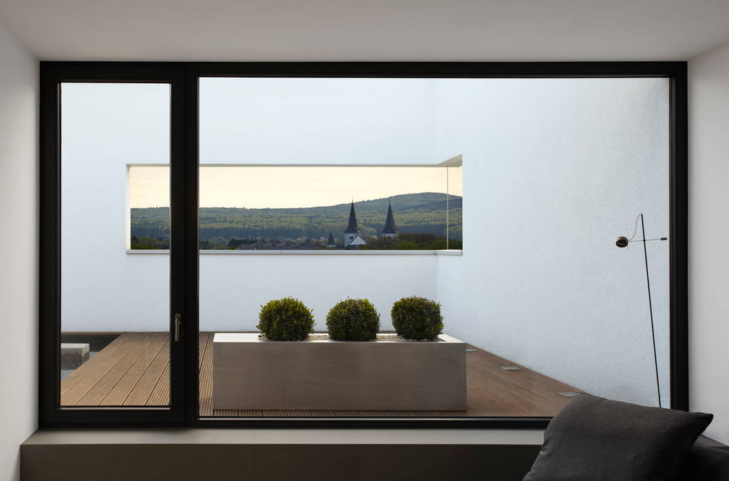 Mehrfamilienhaus_h moderner balkon, veranda & terrasse von fachwerk4