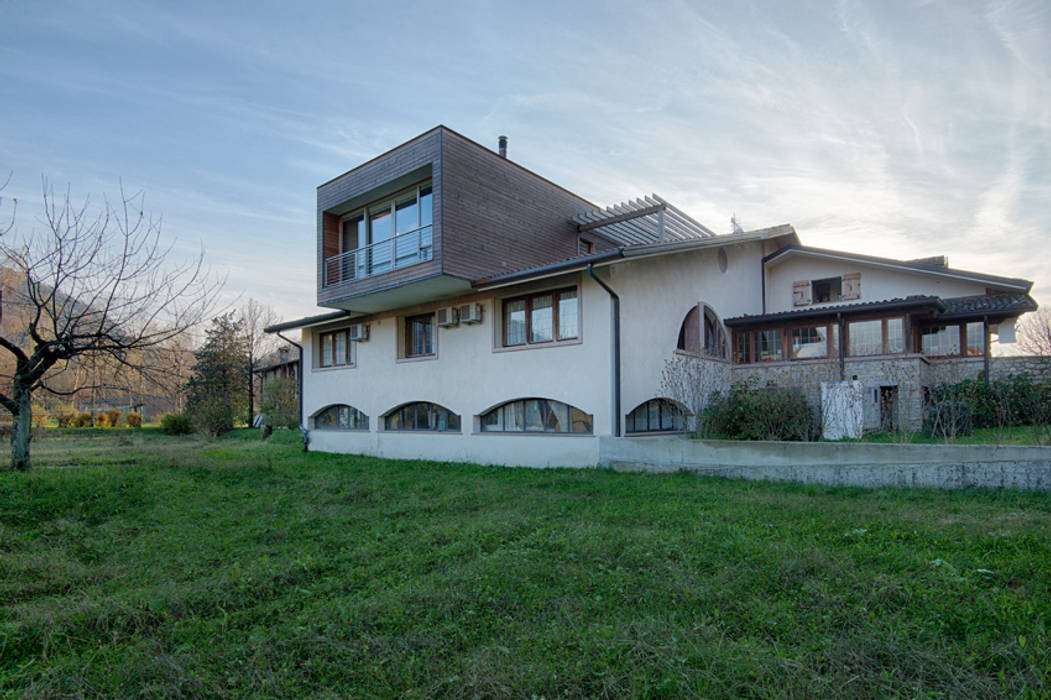 L'attinia e il paguro, una casa di legno sul tetto., Daniele Menichini Architetti Daniele Menichini Architetti Case moderne