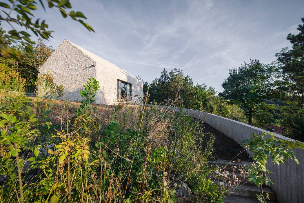 Compact Karst House dekleva gregorič arhitekti Modern houses