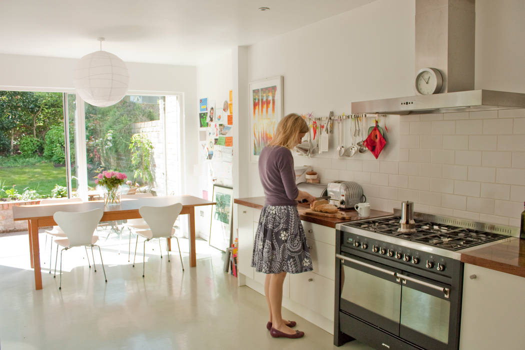 Kitchen with range cooker Dittrich Hudson Vasetti Architects Moderne keukens