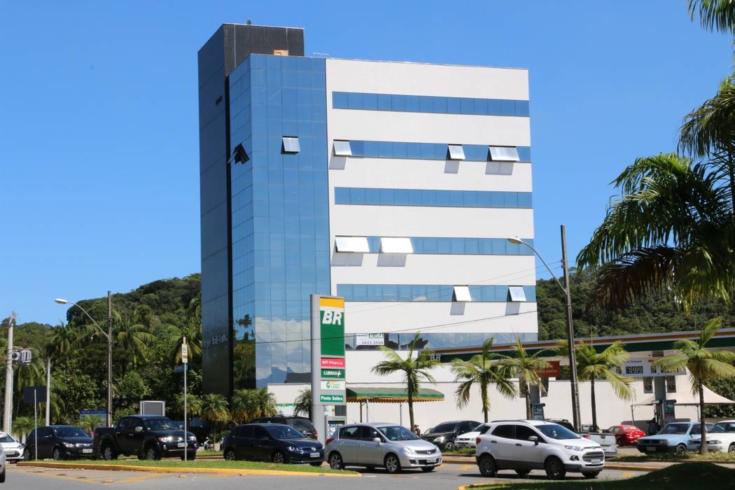 ZAAV-Edificio Comercial-1037, ZAAV Arquitetura ZAAV Arquitetura منازل