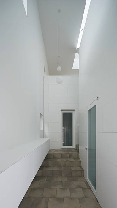 内観－玄関 アソトシヒロデザインオフィス/Toshihiro ASO Design Office モダンスタイルの 玄関&廊下&階段