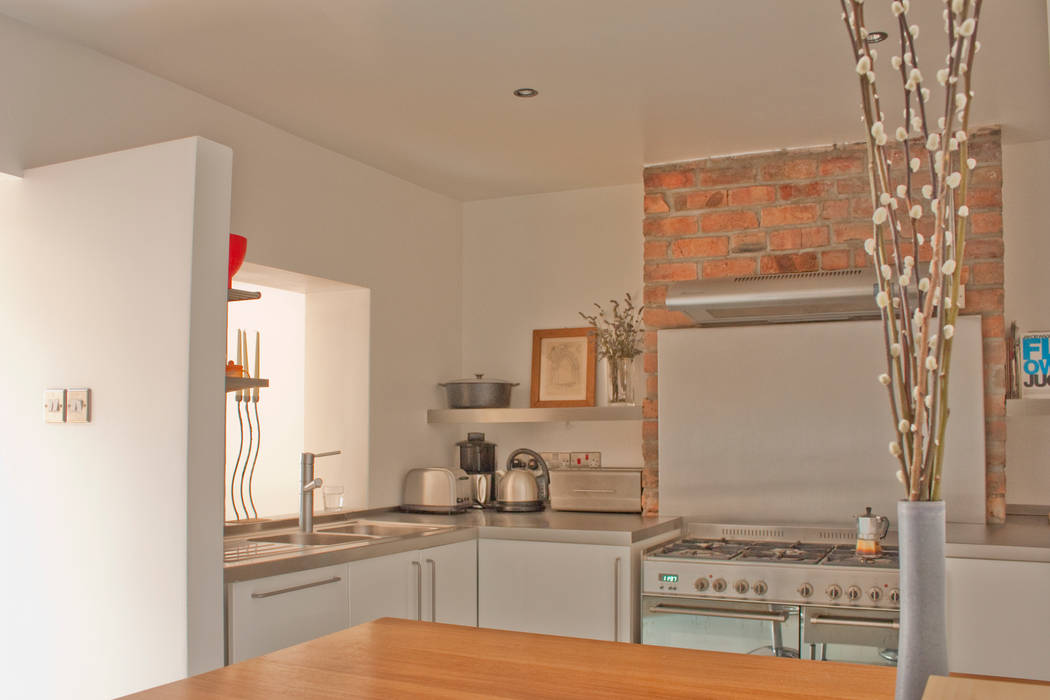 Kitchen at Architect's House in Bristol by DHV Architects Dittrich Hudson Vasetti Architects Modern Kitchen