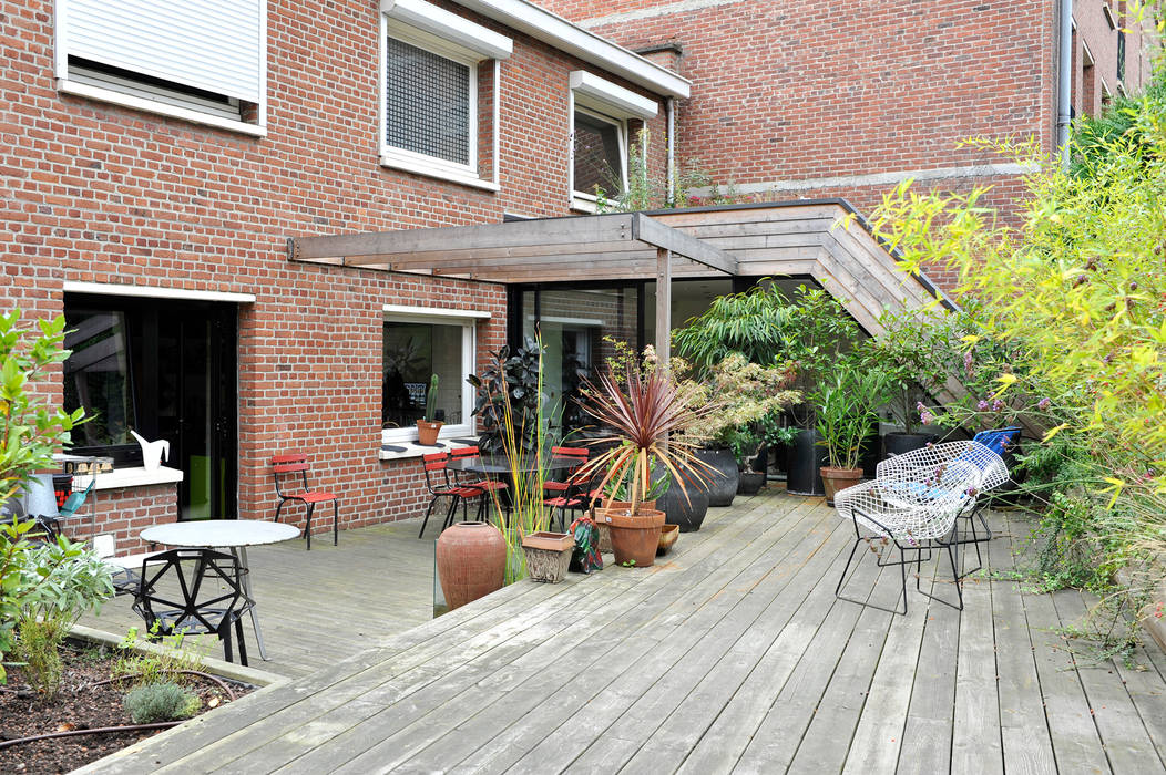 EXTENSION D’UNE HABITATION ET AMÉNAGEMENT DE SA TERRASSE SUR LES TOITS, HAPPY ARCHITECTURE HAPPY ARCHITECTURE Moderner Balkon, Veranda & Terrasse