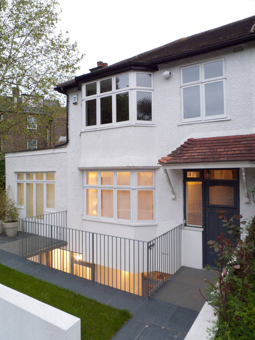 Hover House Sophie Nguyen Architects Ltd Casas ecléticas