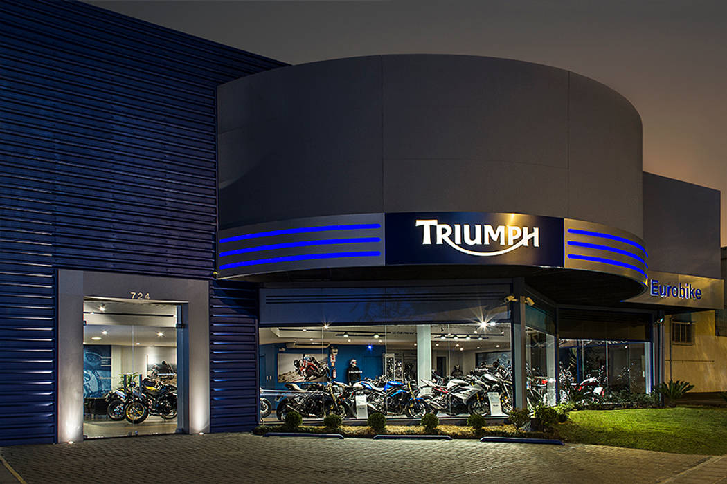 Triumph Porto Alegre, RICARDOTRAMONTINA.ART RICARDOTRAMONTINA.ART Commercial spaces Car Dealerships