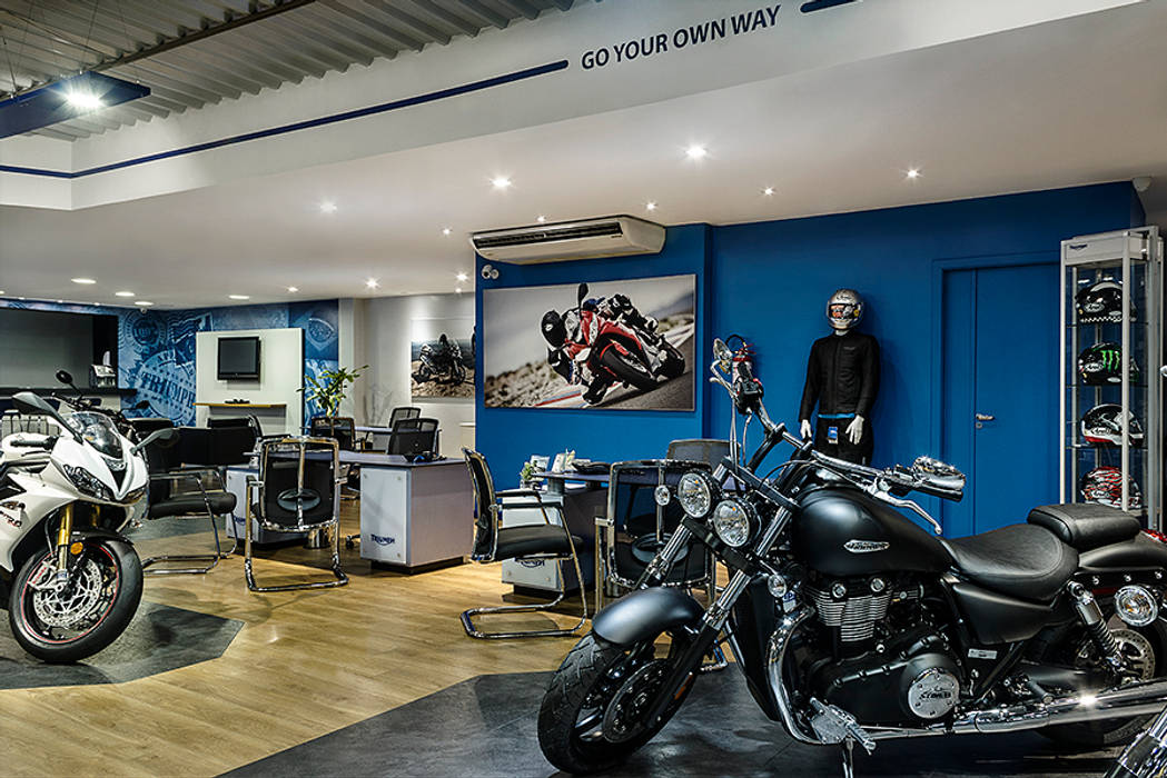 Triumph Porto Alegre, RICARDOTRAMONTINA.ART RICARDOTRAMONTINA.ART Commercial spaces Car Dealerships