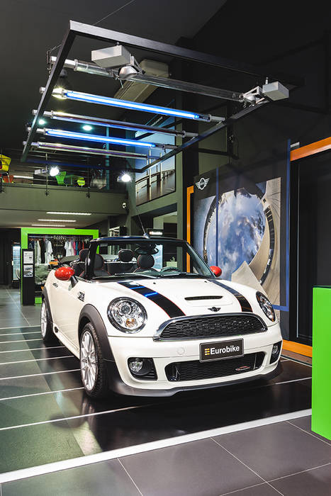 MINI Cooper Porto Alegre, RICARDOTRAMONTINA.ART RICARDOTRAMONTINA.ART Espaços comerciais Concessionárias