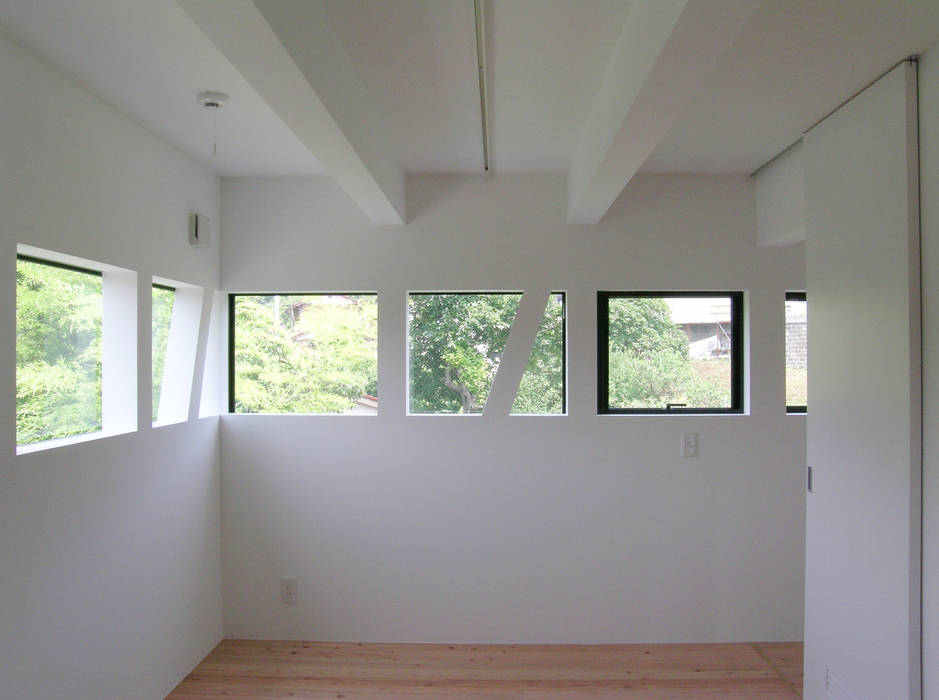 Master bedroom 株式会社小島真知建築設計事務所 / Masatomo Kojima Architects Phòng ngủ phong cách hiện đại