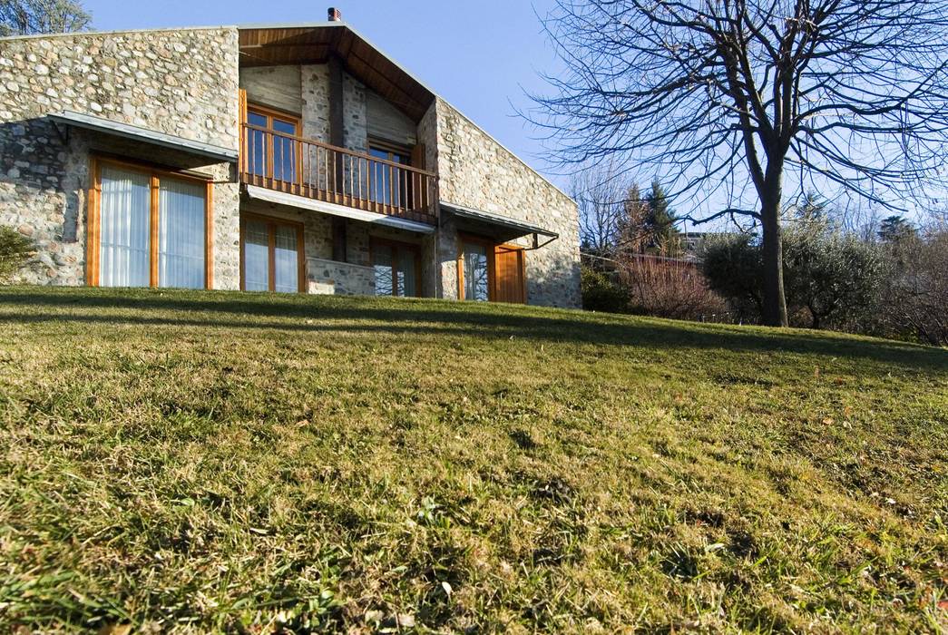 Varese - Ristrutturazione villa privata, Studio Franco Segre Studio Franco Segre Casa rurale