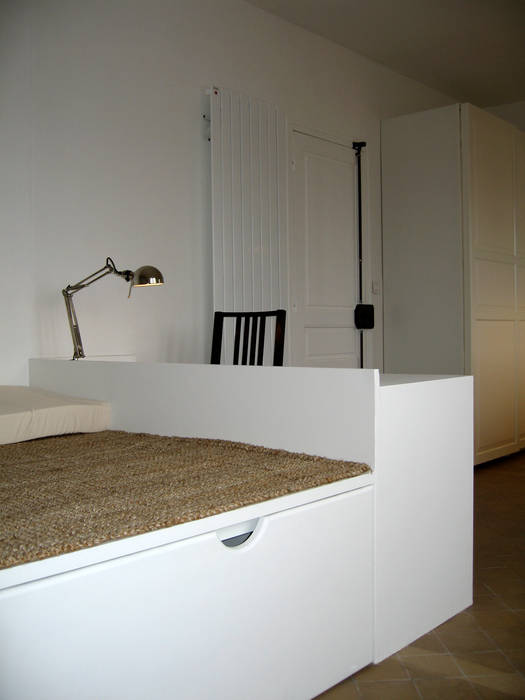 3 "chambres de bonne" transformées en studio meublé-luxe, Pogonos Pogonos Bureau moderne