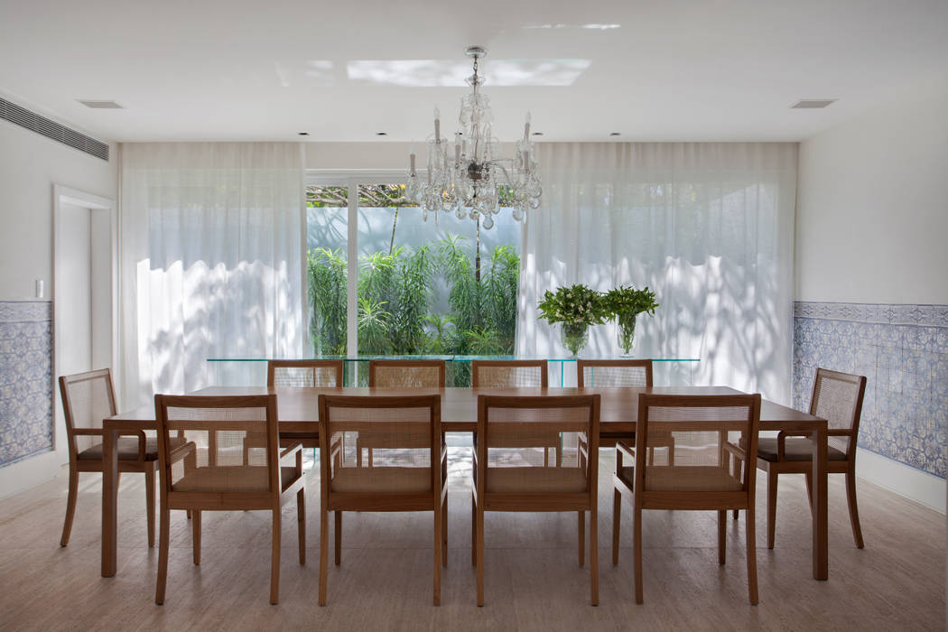 Residência Brise, Gisele Taranto Arquitetura Gisele Taranto Arquitetura Modern dining room