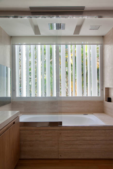 Residência Brise, Gisele Taranto Arquitetura Gisele Taranto Arquitetura Modern Bathroom