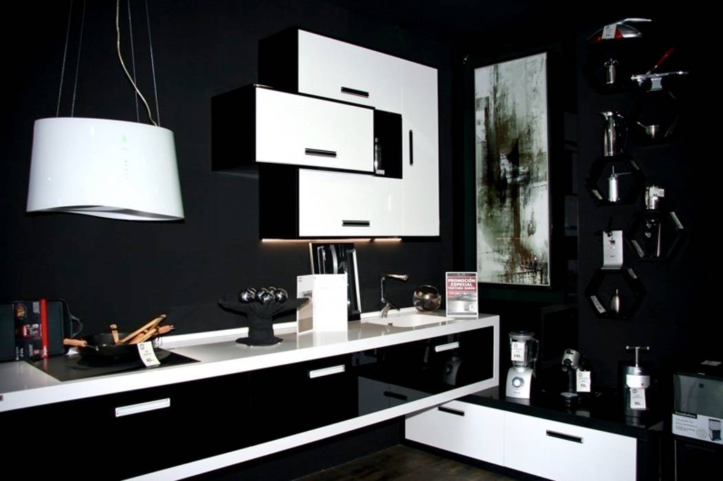cocina BLACK AND WHITE, spazio kitchen spazio kitchen พื้นที่เชิงพาณิชย์ Commercial Spaces
