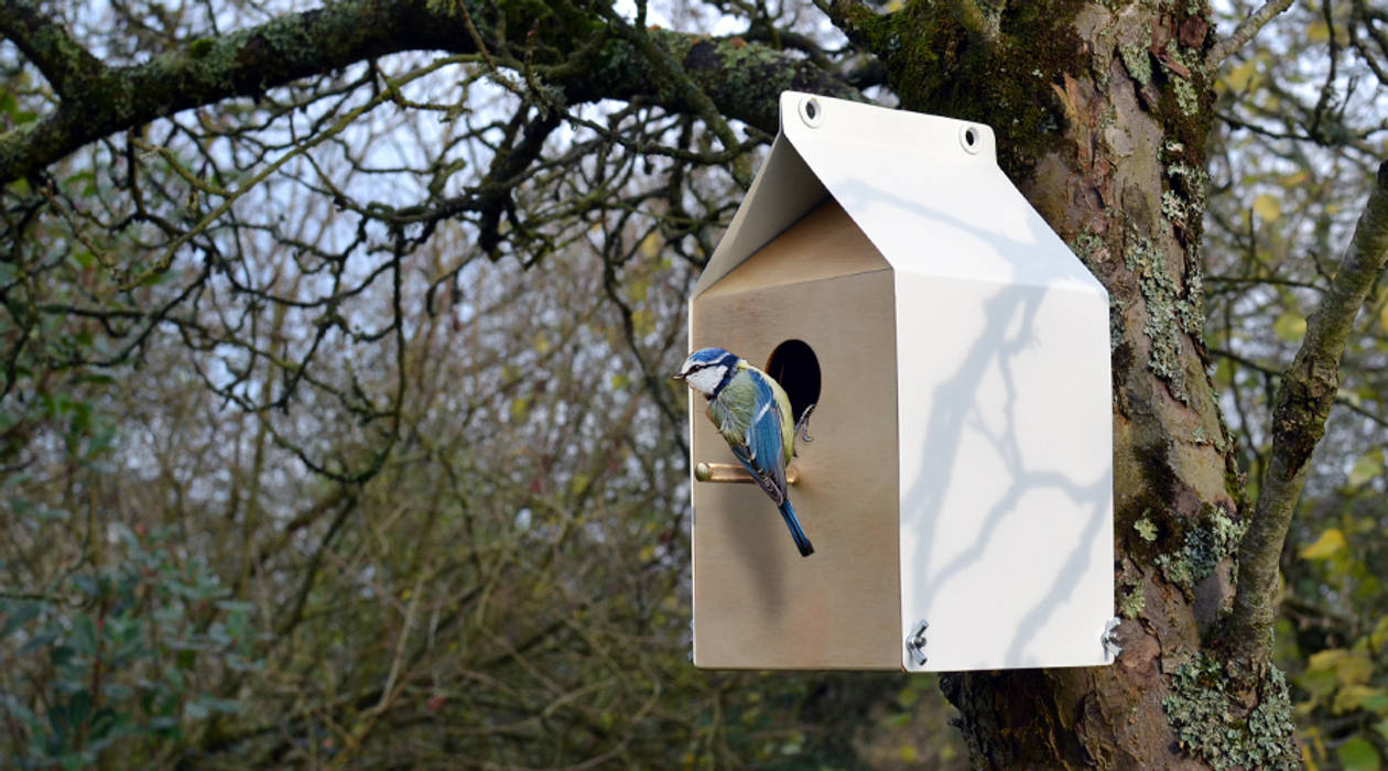 MILK CARTON INSPIRED NESTBOX / BIRDHOUSE, Jam Furniture Jam Furniture Minimalist style garden Accessories & decoration