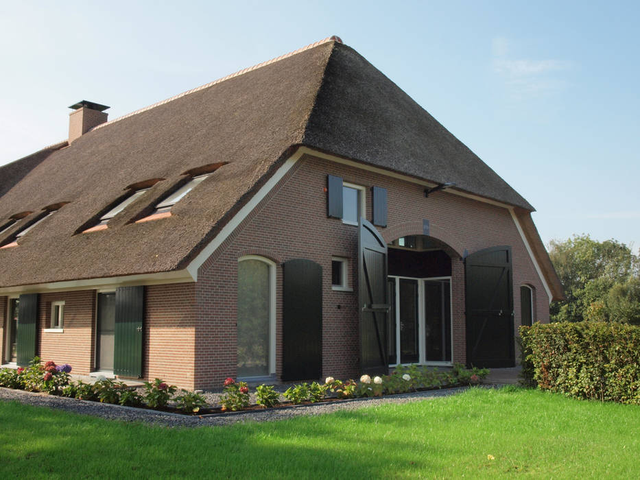 homify Rustieke huizen Plant,Lucht,Gebouw,Eigenschap,Raam,huis,Hout,land veel,Boom,Armatuur