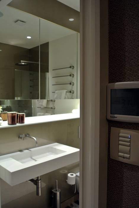 Bedroom 2 Ensuite Inspire Audio Visual Modern style bedroom