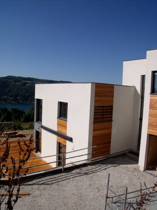 Maison dominant le lac de Paladru Isère, Bak'erige Bak'erige Minimalist houses