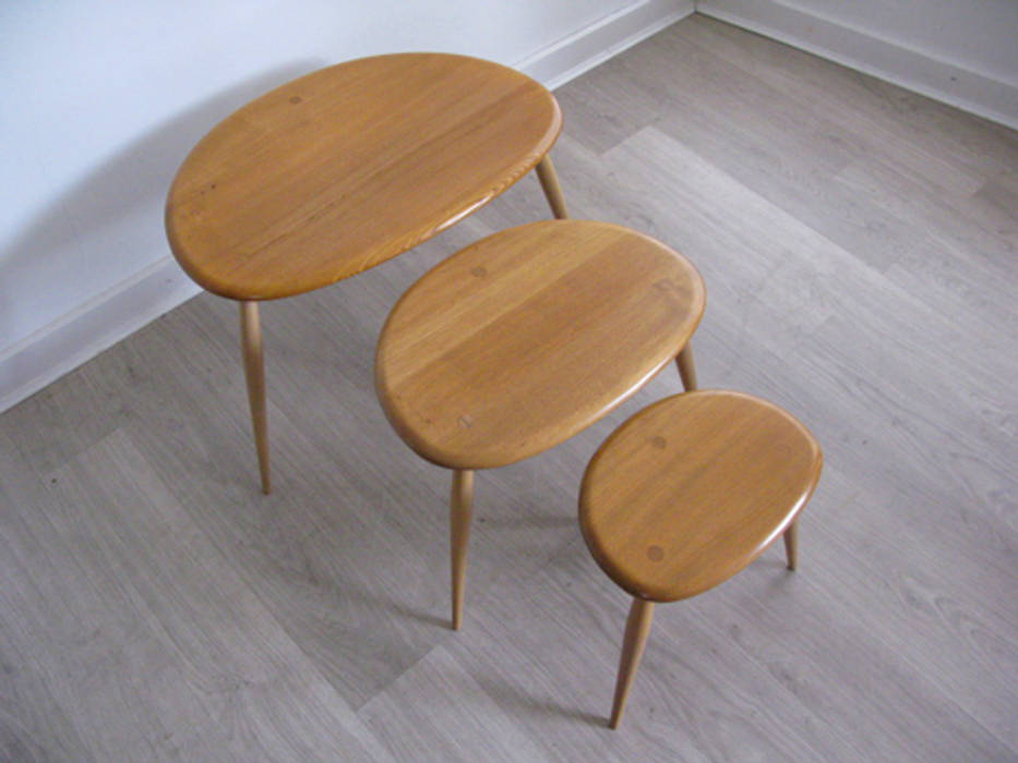 A solid elm nest of pebble tables. Lucian Ercolani for Ercol Funky Junky Modern living room Side tables & trays