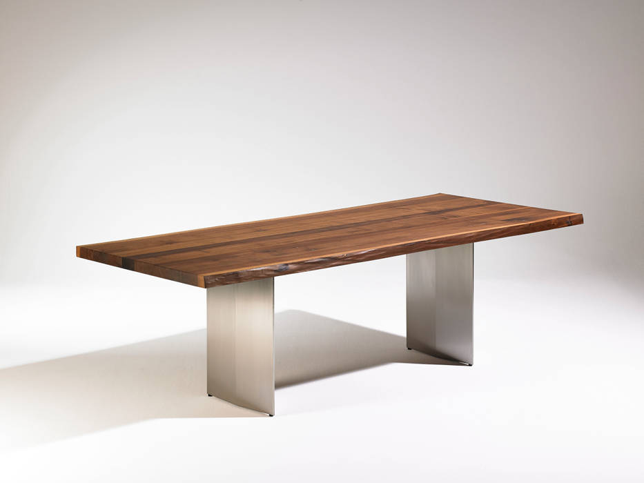 Kollektion NATURA / Esstisch Baumkante / Waldkante / Naturkante / Nussbaum mit Zinneinlage / Profile Edelstahl, ROSE-HANDWERK ROSE-HANDWERK Modern dining room Tables