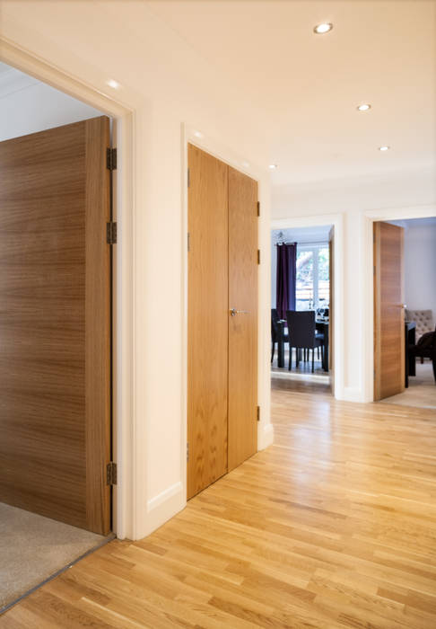 Show flat in Ascot, UK Lujansphotography Modern corridor, hallway & stairs