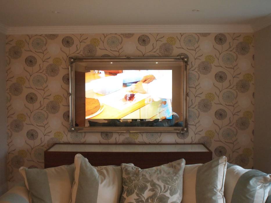 Traditional Framed Mirror TV Designer Vision and Sound Salones eclécticos