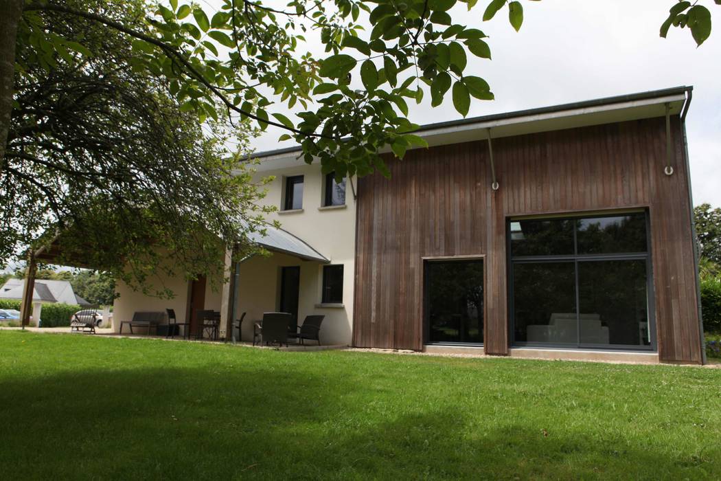 UNE MAISON BIOCLIMATIQUE À PLUVIGNER EN BRETAGNE, Patrice Bideau a.typique Patrice Bideau a.typique Moderne Häuser