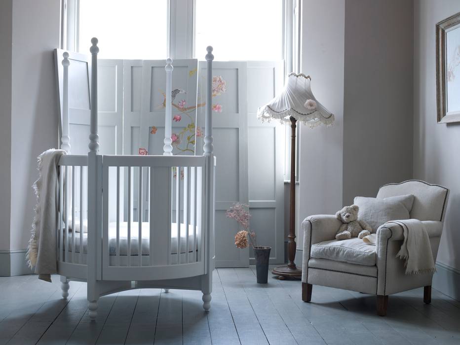 Orpheus Round Cot Custard & Crumble Habitaciones para niños de estilo clásico Camas y cunas