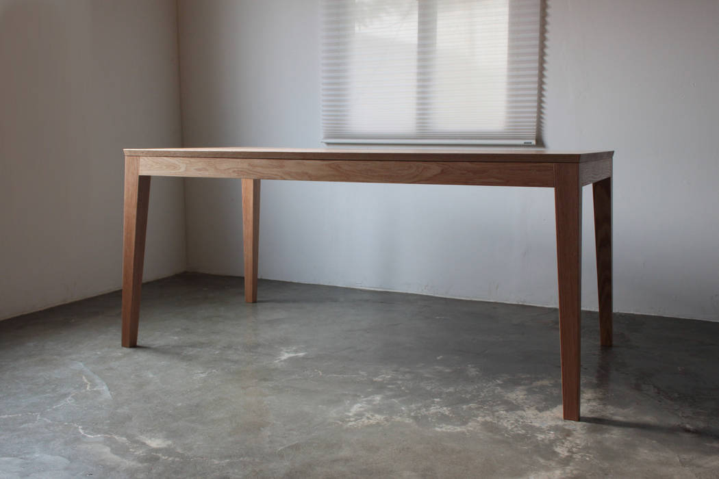 Oblique table, The QUAD woodworks The QUAD woodworks 모던스타일 서재 / 사무실 책상