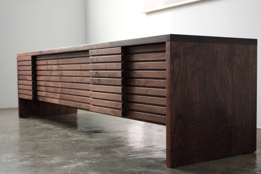 Stripe AV chest, The QUAD woodworks The QUAD woodworks 모던스타일 거실 TV 스탠드 & 캐비닛