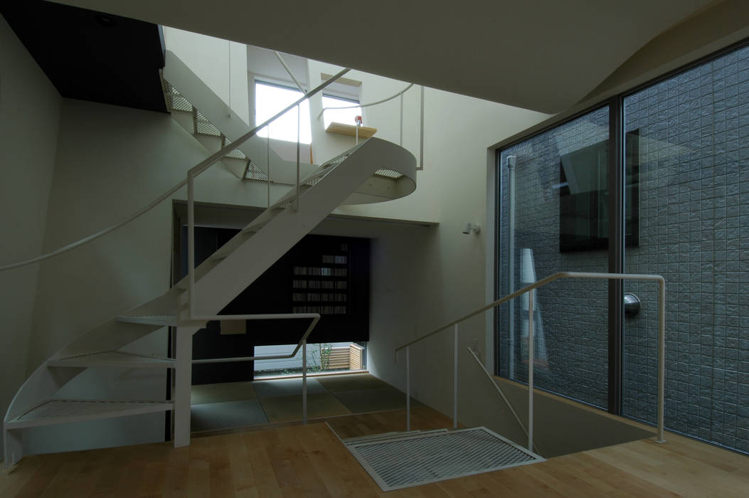 天沼の家, M+2 Architects & Associates M+2 Architects & Associates Modern Corridor, Hallway and Staircase