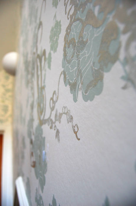 Private Residential Commission, North London Laura Felicity Design Коридор wallpaper,bespoke,custom-made,feature wallpaper,feature wall,statement wall,floral wallpaper,tailor-made,floral pattern,wall decor,hallway,stairs