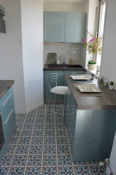 Cuisine bleu acier vintage carreaux de ciment, Parisdinterieur Parisdinterieur مطبخ