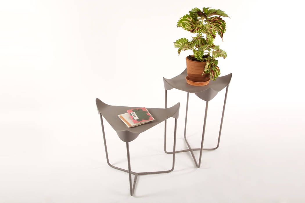 homify Living room Side tables & trays