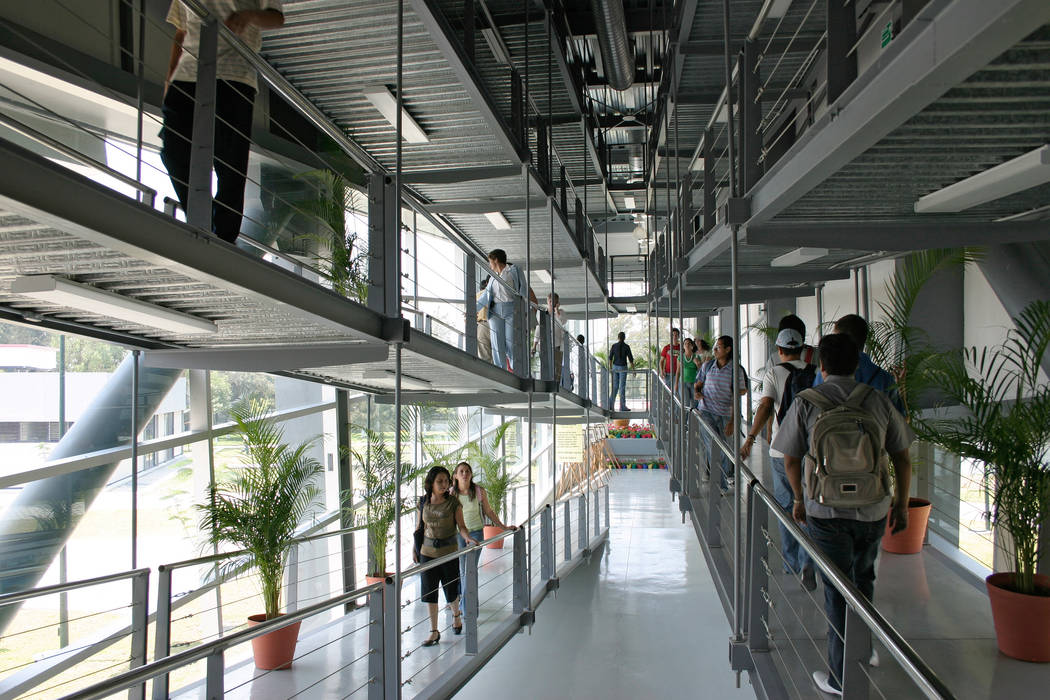 Biblioteca Fernando del Paso UDG, LEAP Laboratorio en Arquitectura Progresiva LEAP Laboratorio en Arquitectura Progresiva مساحات تجارية مدارس