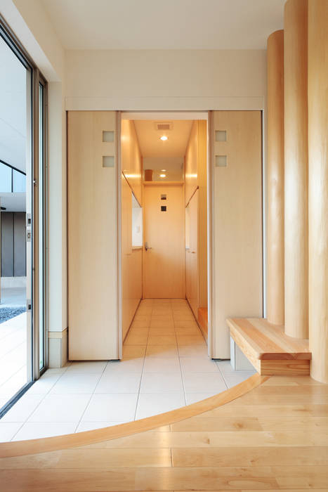 NKMR, 守山登建築研究所 守山登建築研究所 Modern corridor, hallway & stairs