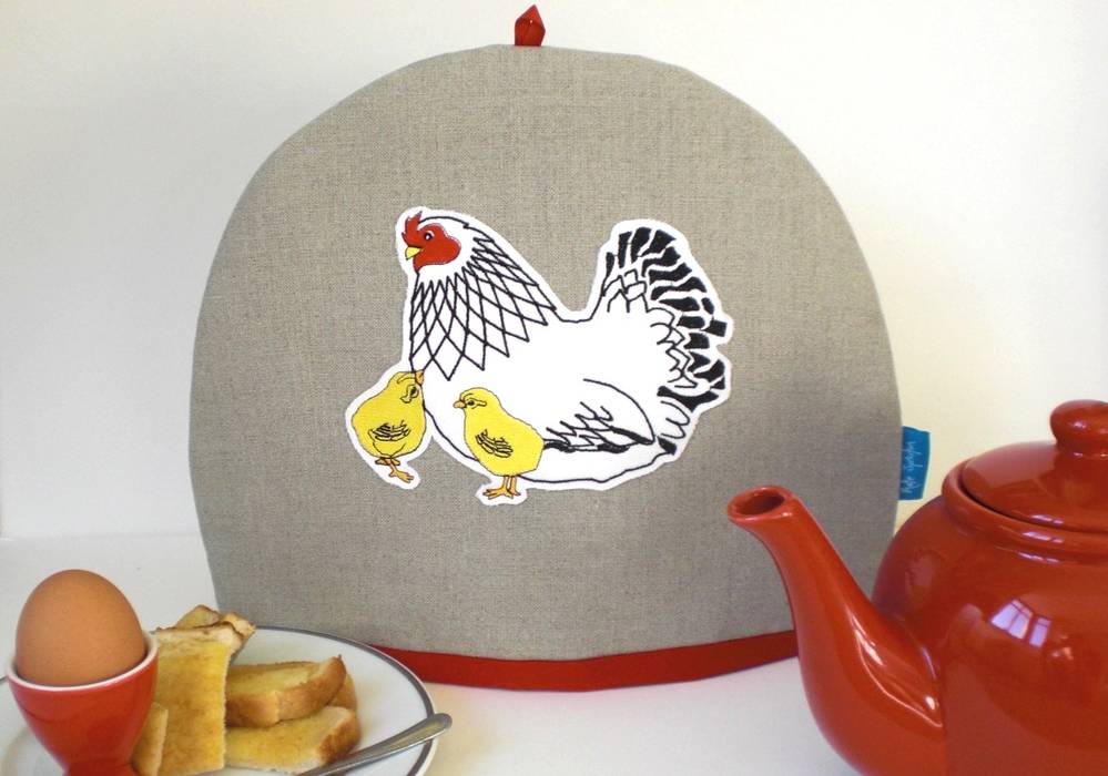 Mother Hen and Chicks Tea Cosy Kate Sproston Design Camera da letto rurale Tessili