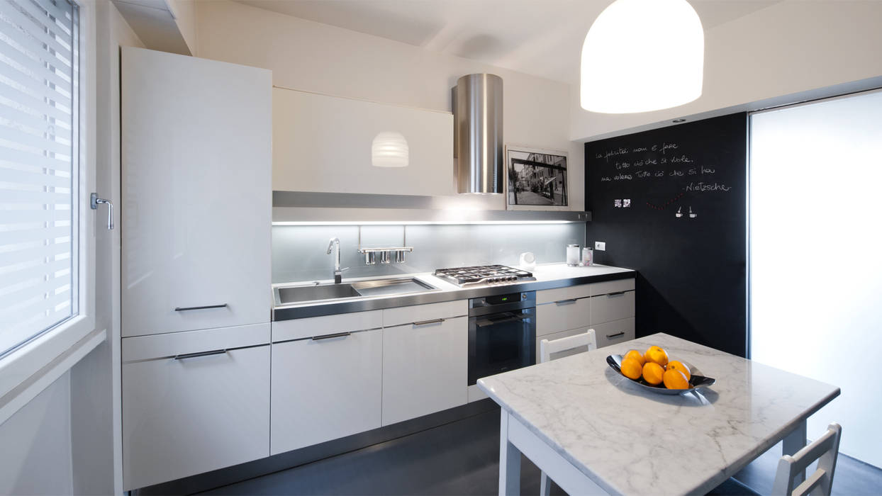 Appartamento ad Ostiense - Roma, Archifacturing Archifacturing Cocinas modernas: Ideas, imágenes y decoración