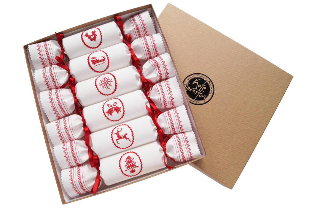 Ivory Cotton Scandi Reusable Christmas Crackers in Gift Box Kate Sproston Design Casas de estilo rural Artículos del hogar