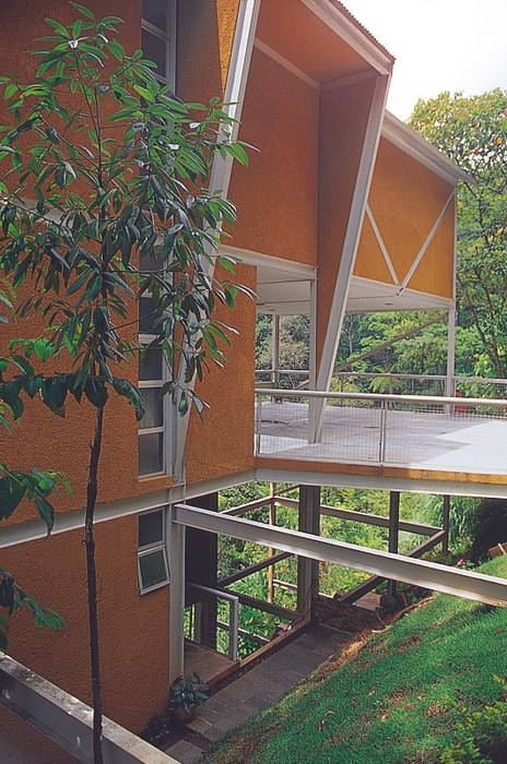 Casa Serrana por Joao Diniz Arquitetura JOAO DINIZ ARQUITETURA Casas modernas