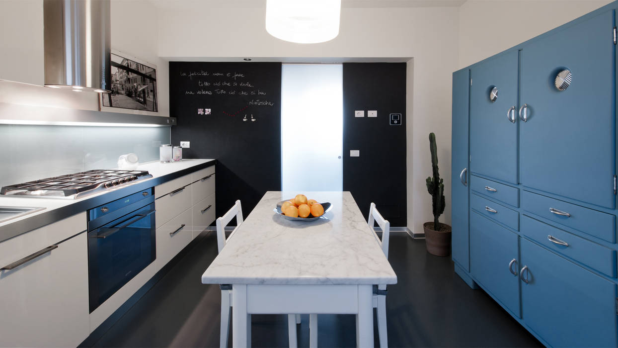 Appartamento ad Ostiense - Roma, Archifacturing Archifacturing Modern style kitchen