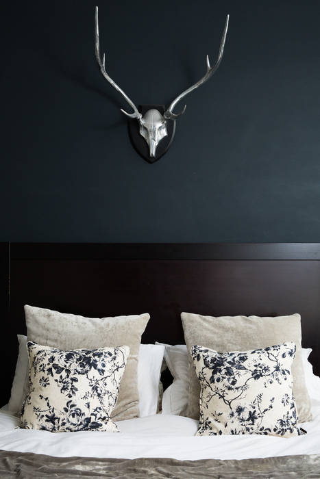 Queens Park House, Honeybee Interiors Honeybee Interiors Modern style bedroom Beds & headboards