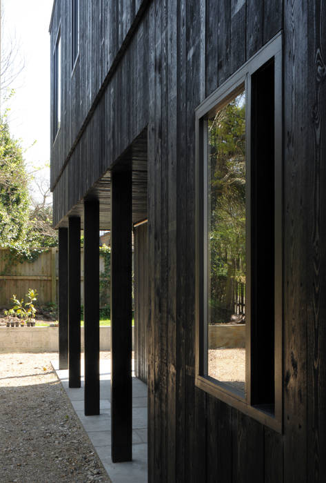 A Timber-Clad House Design on the Isle of Wight: The Sett, Dow Jones Architects Dow Jones Architects Minimalist houses