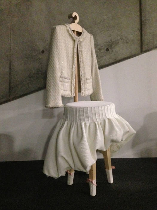 Dress up stool, Studio KANALI Studio KANALI 现代客厅設計點子、靈感 & 圖片 凳子與椅子