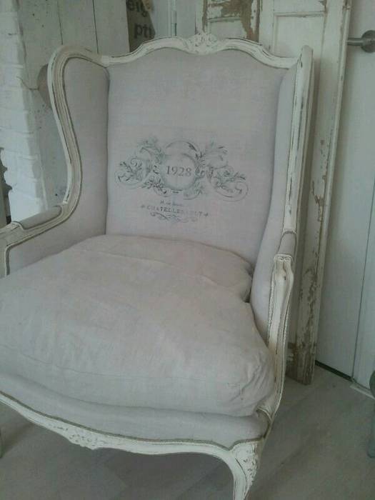 Gestofeerde stoel, gustaviaans vintage homestyle gustaviaans vintage homestyle Rustieke woonkamers Sofa's & fauteuils