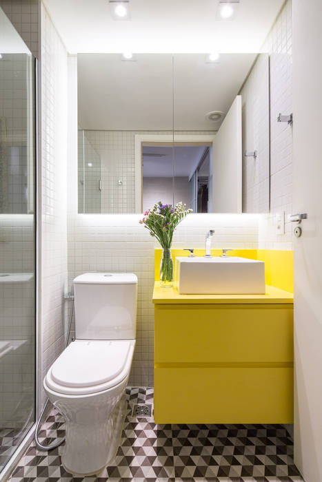 homify Modern bathroom