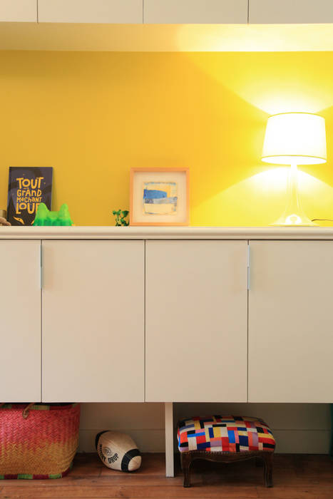 transformation de deux petits appartements en un appartement famillial, BuroBonus BuroBonus Modern nursery/kids room