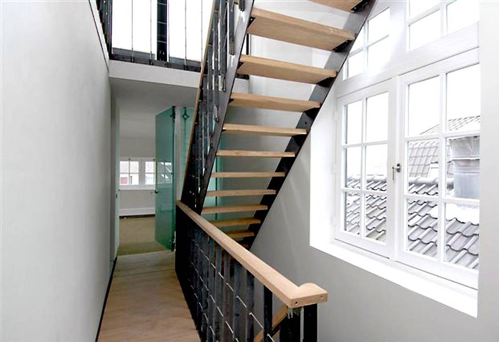 Loft in oude textielfabriek, Archivice Architektenburo Archivice Architektenburo industrial style corridor, hallway & stairs.