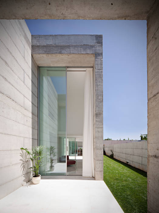 Casa em Moreira, Phyd Arquitectura Phyd Arquitectura Minimal style window and door